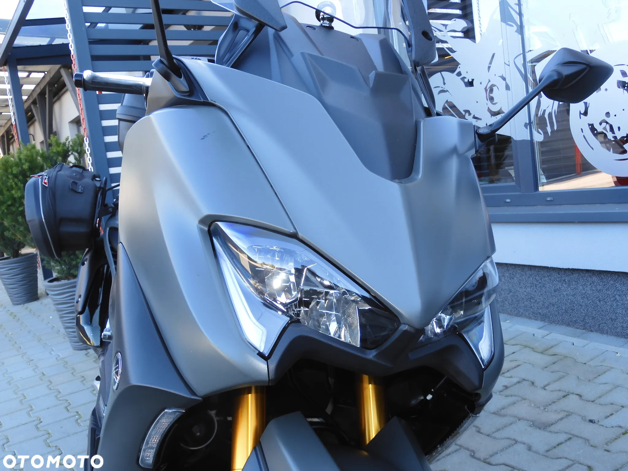 Yamaha Tmax - 16