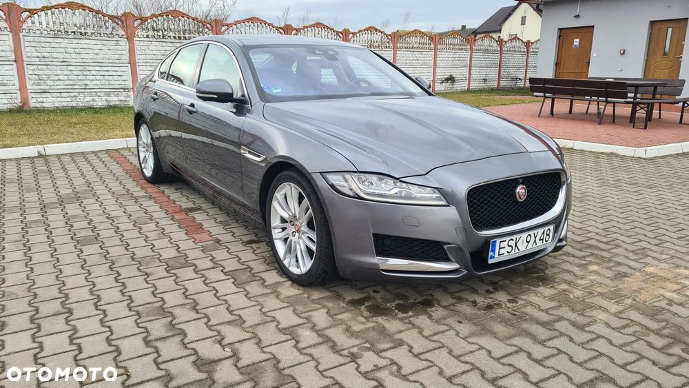 Jaguar XF 20d Portfolio - 18