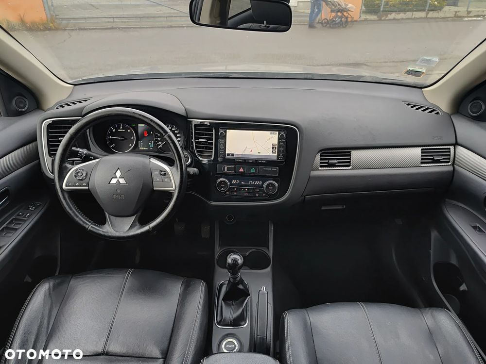 Mitsubishi Outlander 2.2 DI-D 4WD Plus - 17