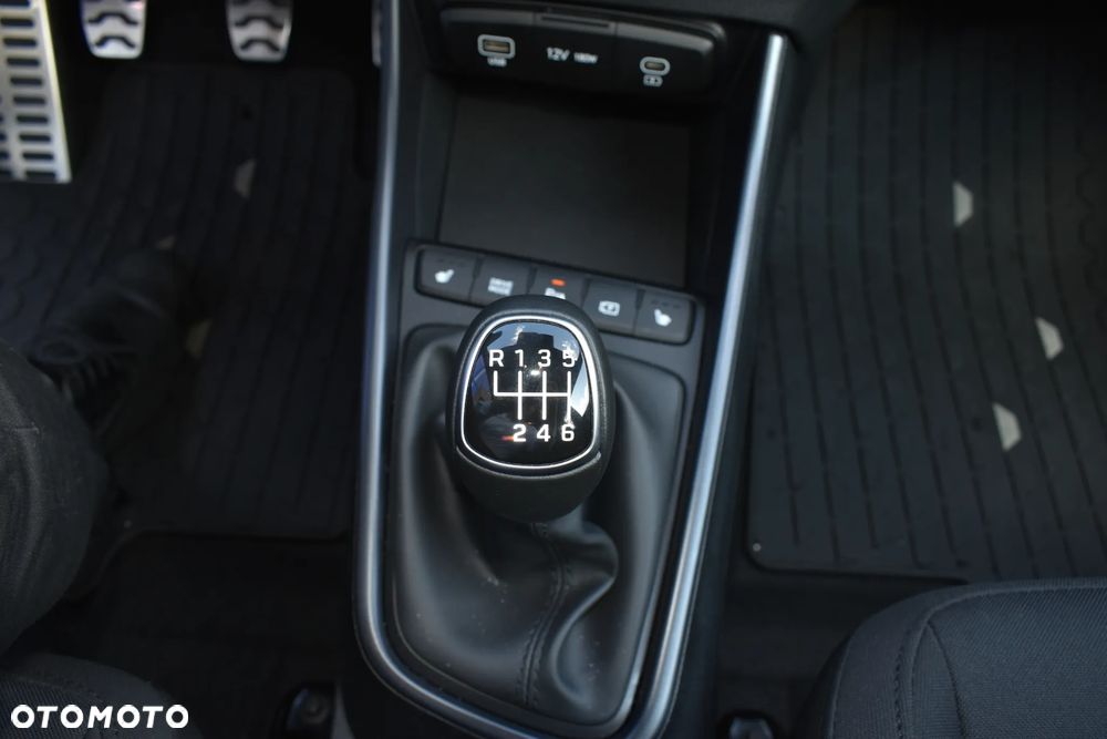 Hyundai Bayon 1.0 T-GDI Smart Black - 17