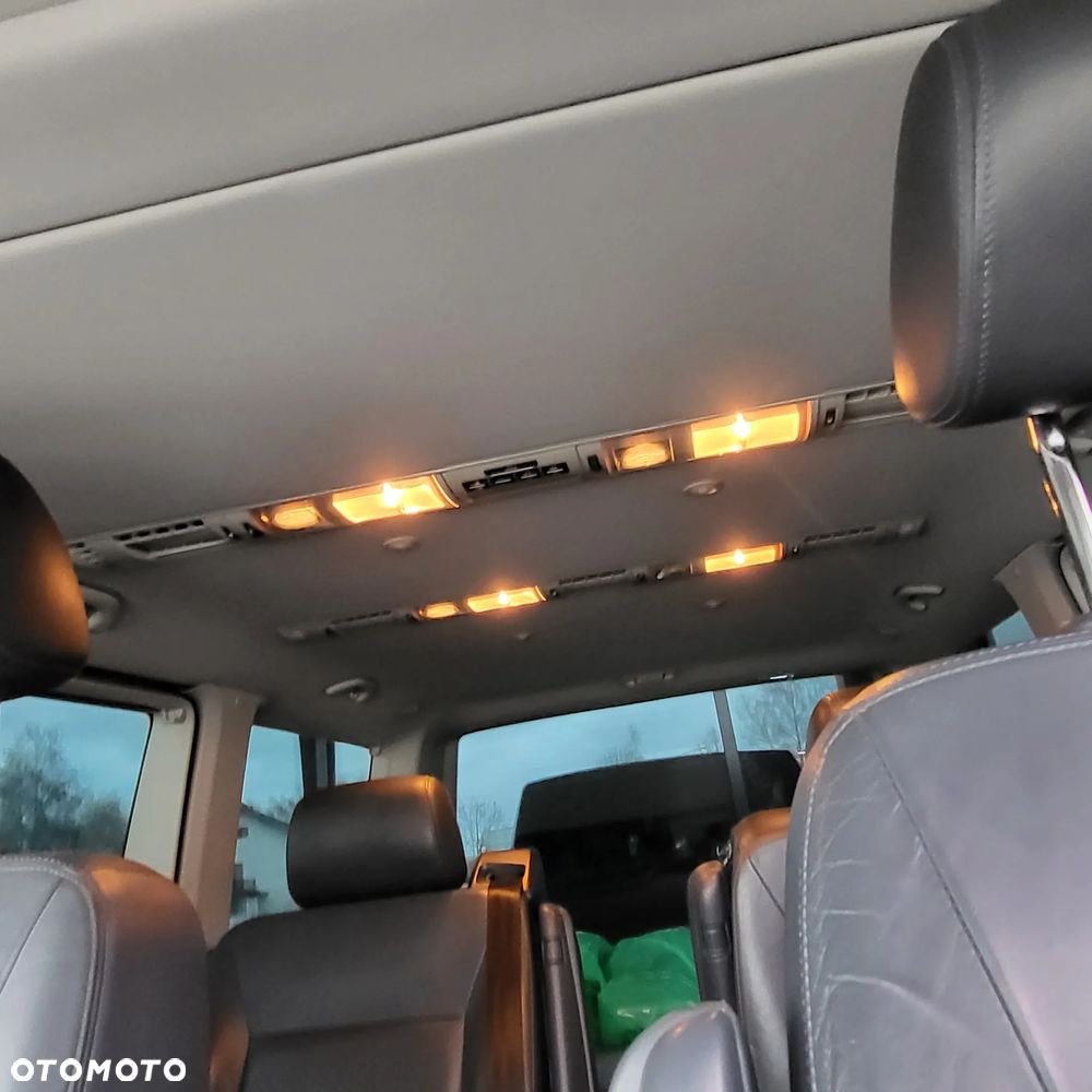 Volkswagen Multivan - 12