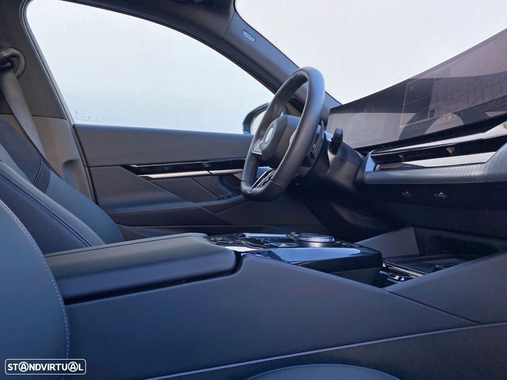 BMW 530 e Pack Desportivo M - 14