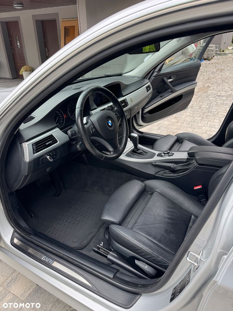 BMW Seria 3 330i xDrive Edition Sport - 9
