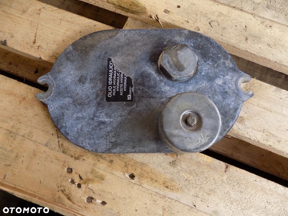 Merlo P 34.7 pokrywa odpowietrznik zbiornika hydrauliki - 1
