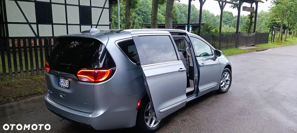 Chrysler Pacifica - 2