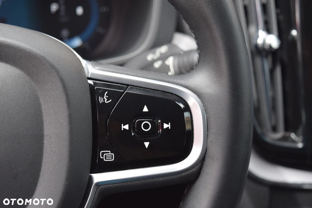 Volvo XC 60 B4 D AWD R-Design - 25
