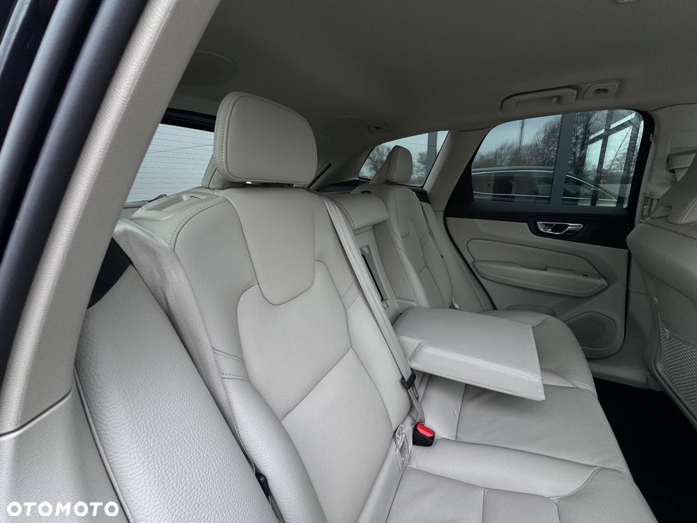 Volvo XC 60 B4 D Plus Bright - 26