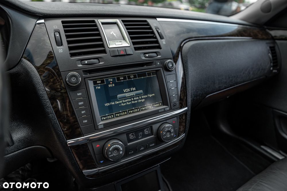 Cadillac DTS - 30