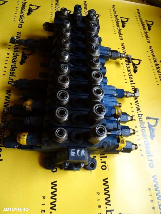 Distribuitor  fata buldoexcavator New Holland LB 110 - 8