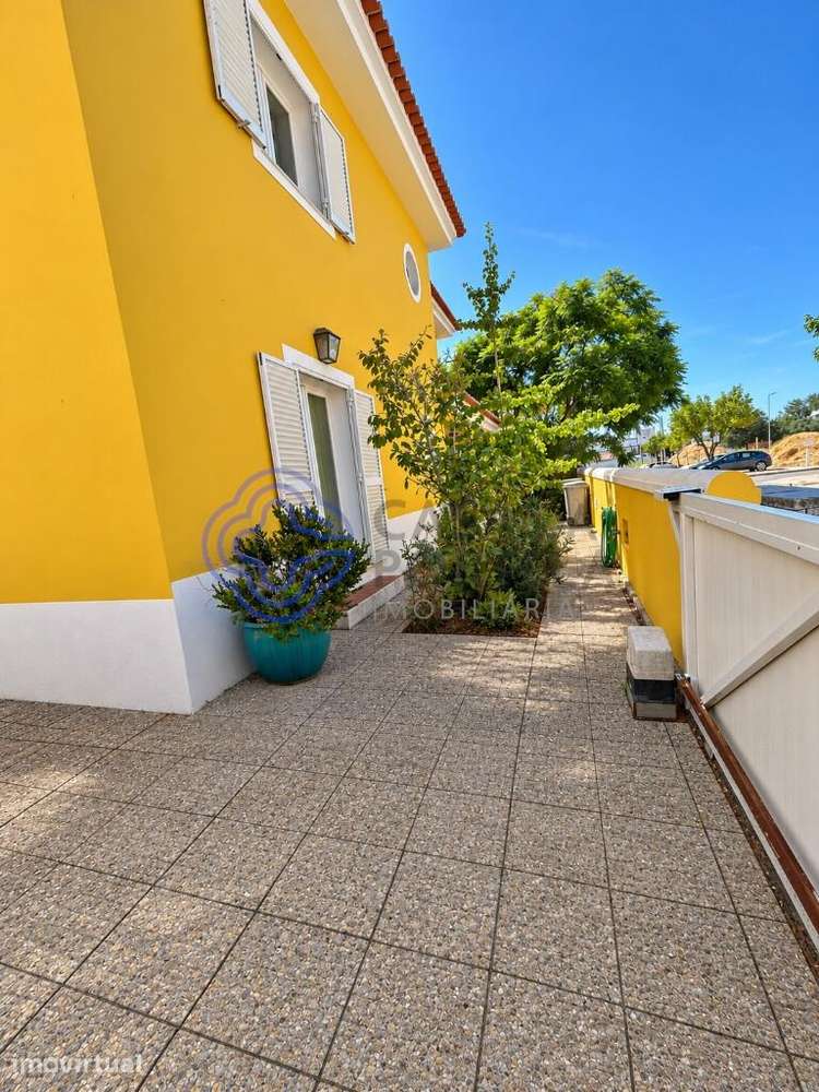 Moradia T4 em Aires, Palmela | Terraço, Garagem e Excelentes Acessos - Grande imagem: 2/55