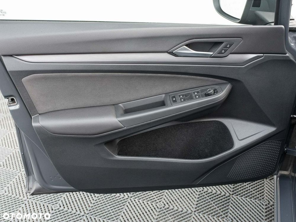 Volkswagen Golf 1.5 eTSI EVO Style DSG - 10
