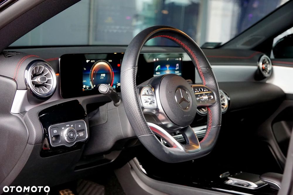 Mercedes-Benz CLA 180 7G-DCT AMG Line - 17