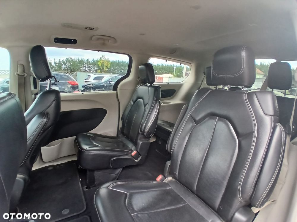 Chrysler Pacifica - 17