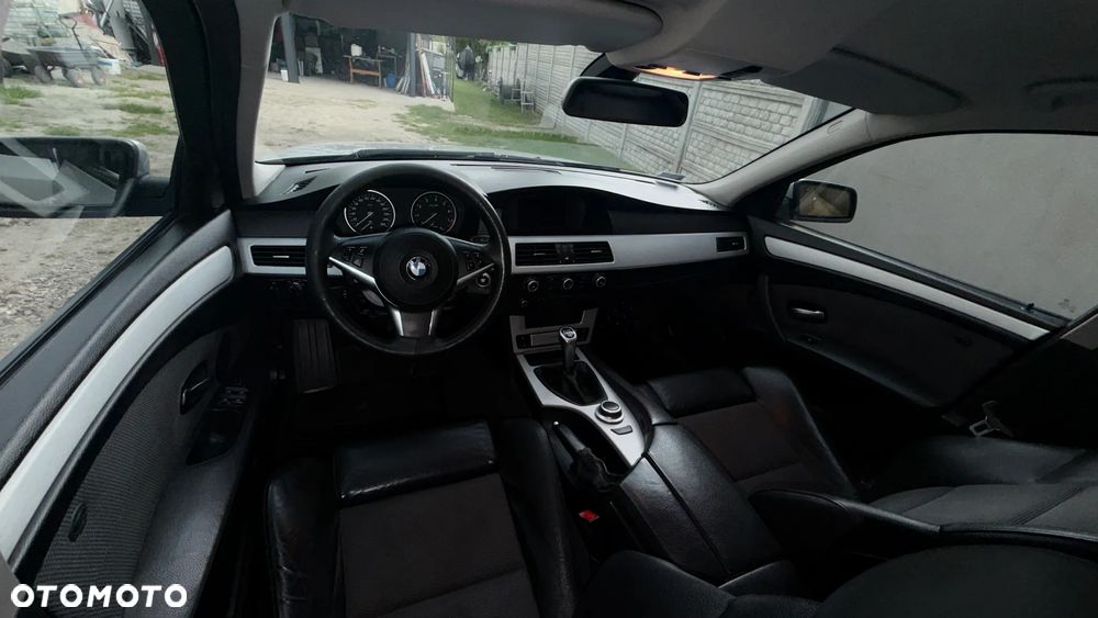 BMW Seria 5 520i - 14