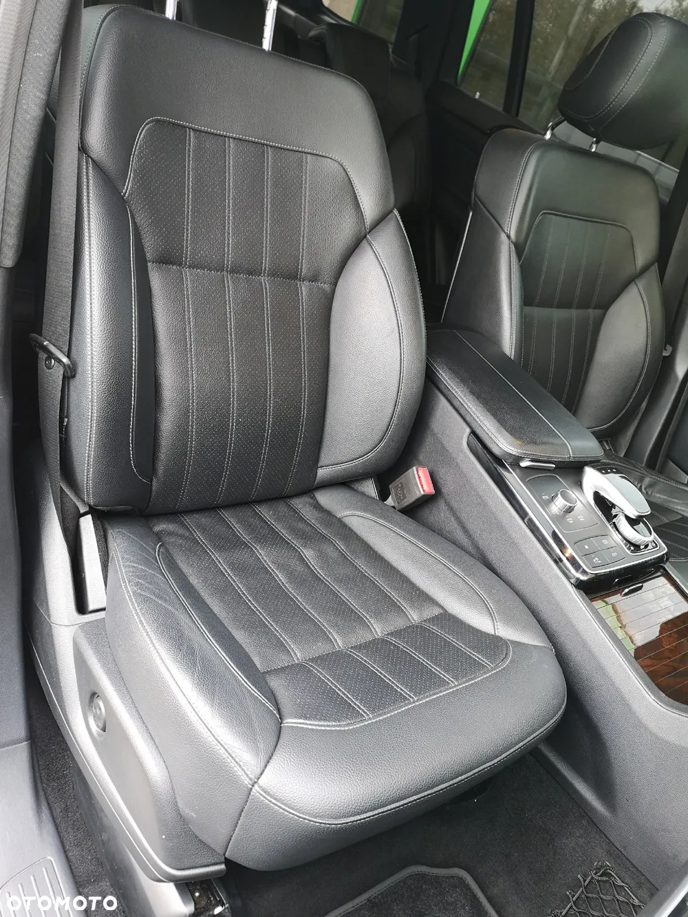 Mercedes-Benz GLS - 24