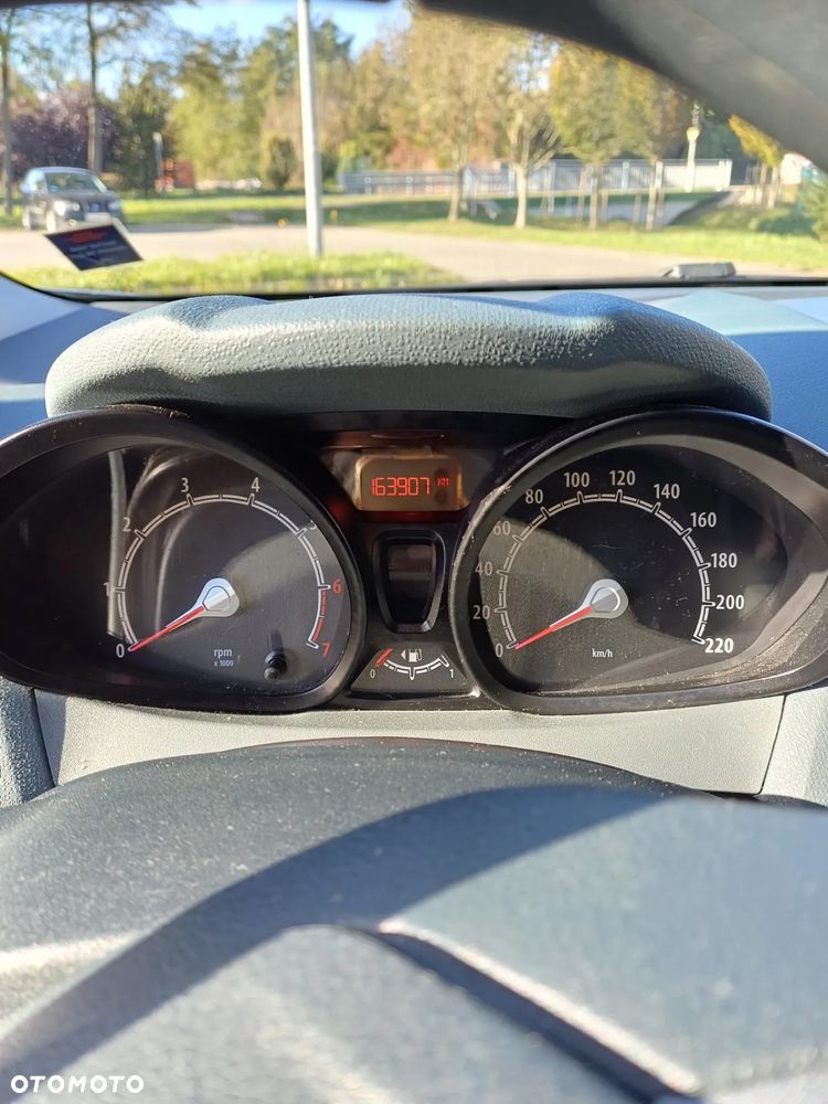 Ford Fiesta 1.25 Ambiente EU5 - 11