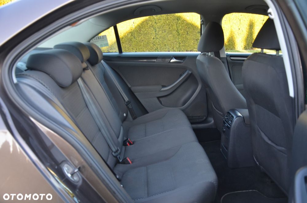 Volkswagen Jetta 1.6 TDI Blue Motion Technology Comfortline - 11