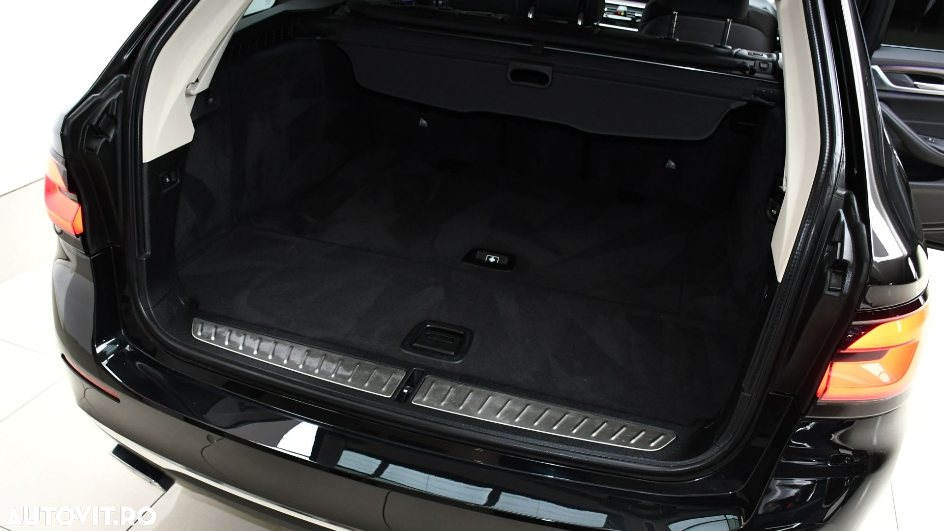 BMW Seria 5 520d xDrive Touring Aut. Luxury Line - 31
