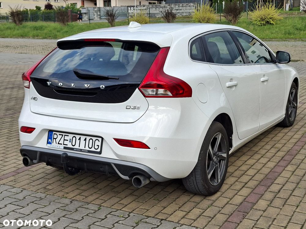 Volvo V40 D3 R-Design Momentum - 9