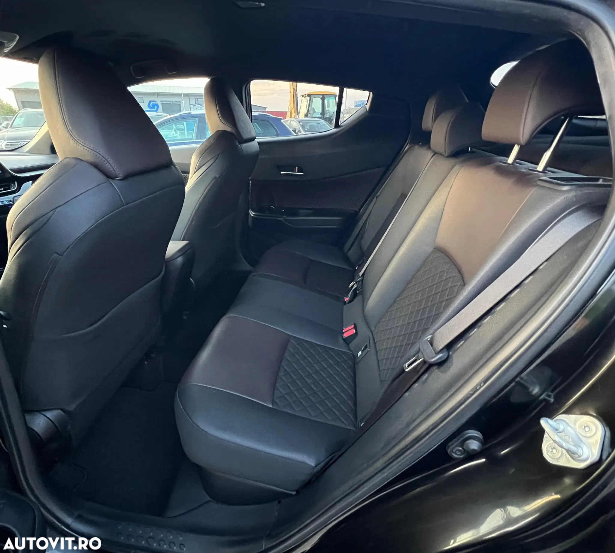 Toyota C-HR Hybrid Lounge - 5