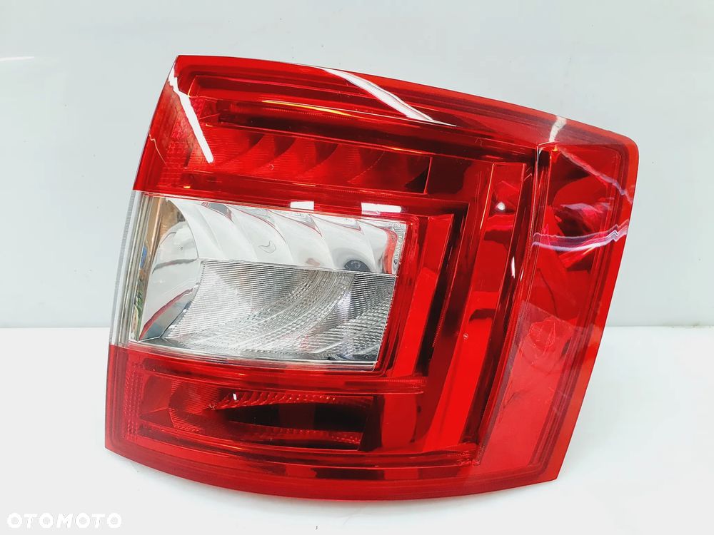 LAMPA TYŁ PRAWA SKODA OCTAVIA III 3 KOMBI 5E9 12r+ ORYGINAŁ 5E9945096A - 5