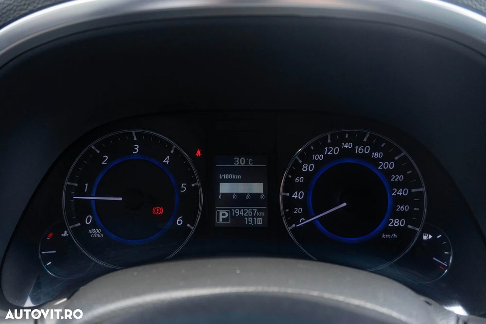 Infiniti Q70 - 16