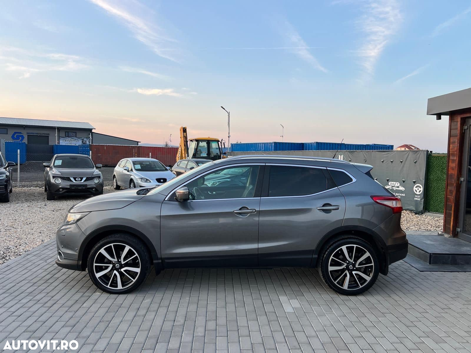 Nissan Qashqai 1.6 DCI Xtronic TEKNA - 23