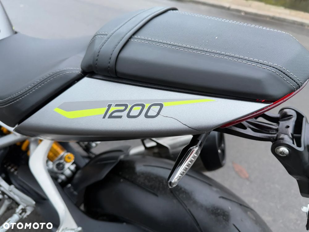 Triumph Speed Triple - 18