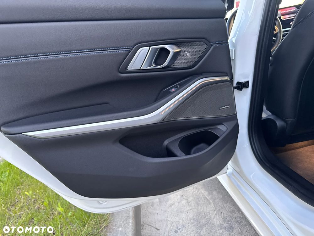 BMW Seria 3 320d xDrive mHEV M Sport sport - 12