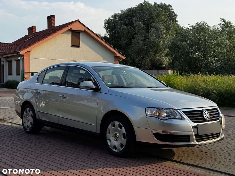 Volkswagen Passat 1.6 FSI Highline - 4