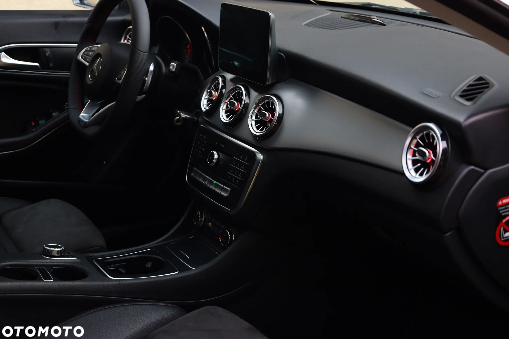 Mercedes-Benz CLA 200 7G-DCT AMG Line - 25