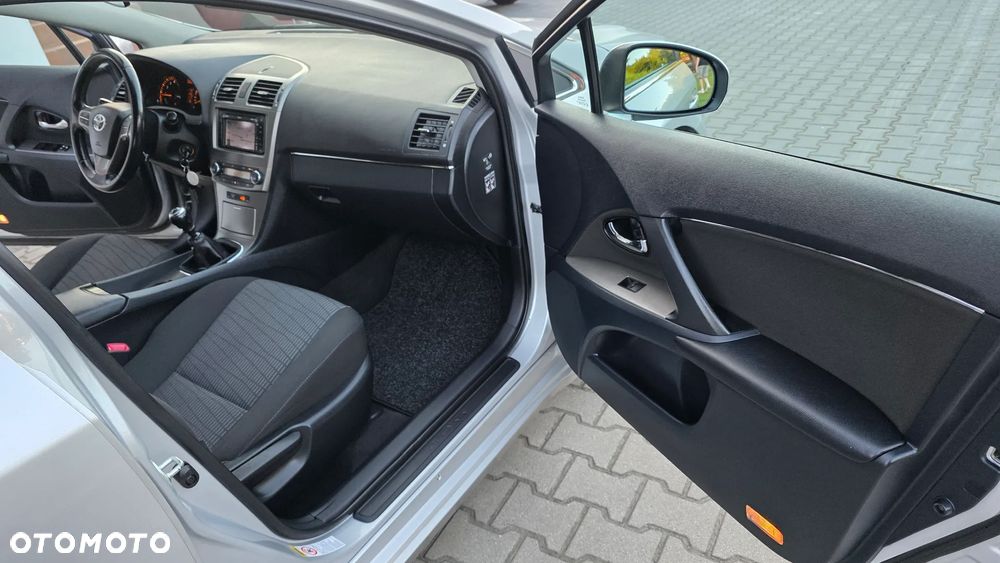 Toyota Avensis 1.8 Comfort - 25