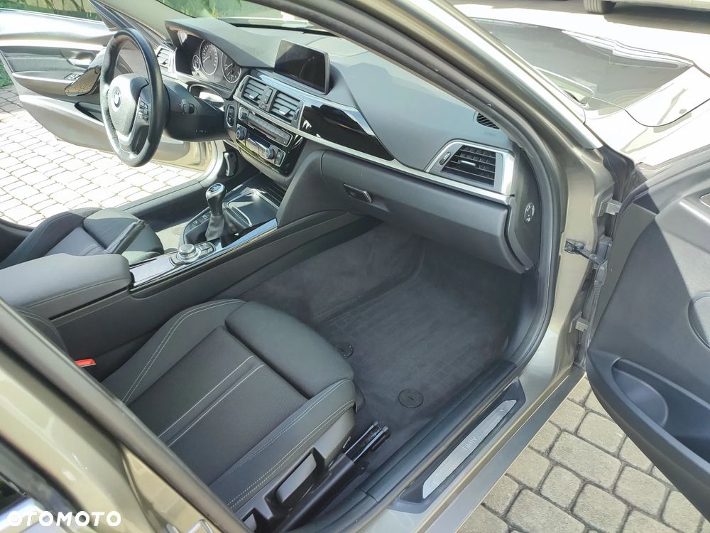 BMW Seria 3 320d Sport Line - 16