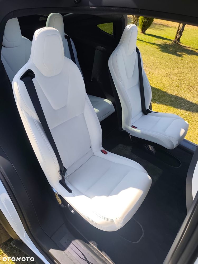 Tesla Model X - 28