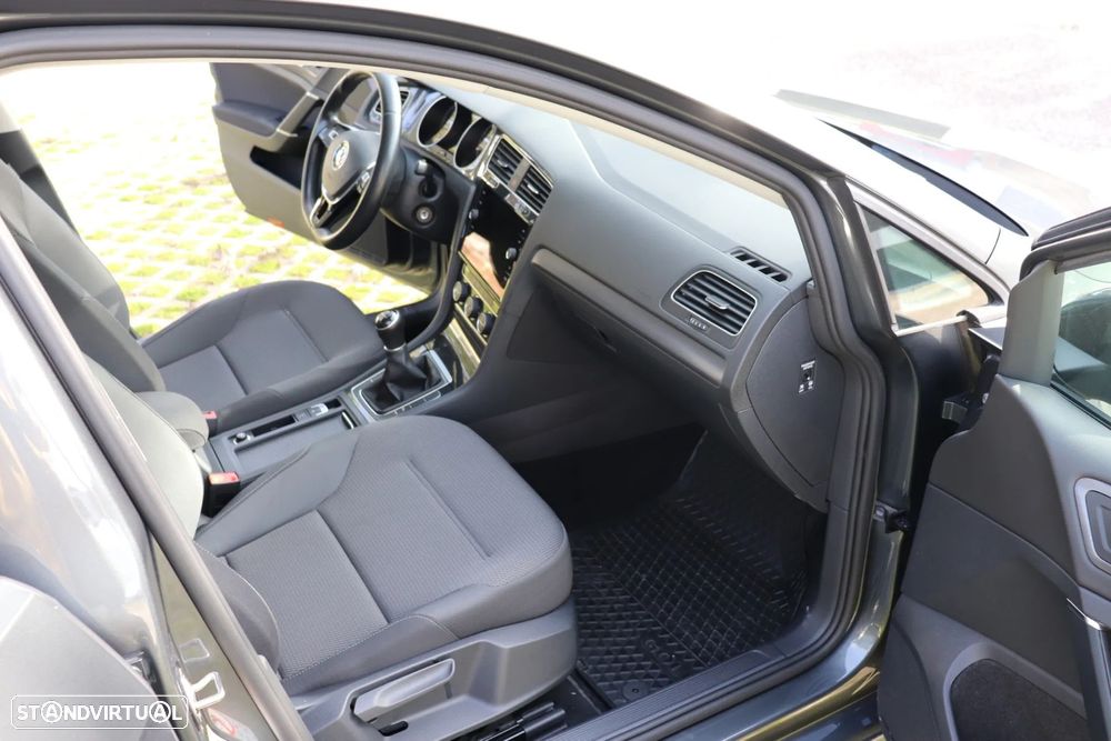 VW Golf Variant 1.6 TDi Confortline - 17