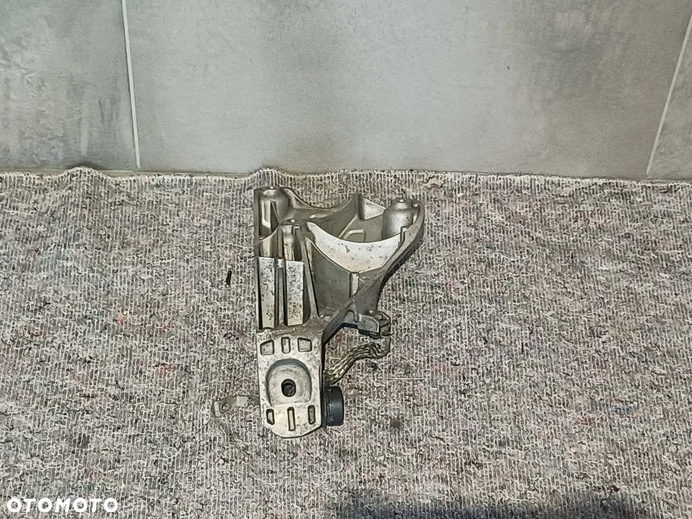 NR 16 Łapa silnika BMW X5 E70 3.0TDI 68572910 - 7