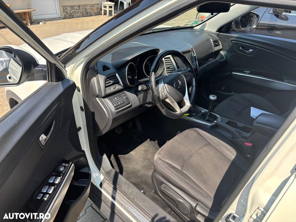 SsangYong Tivoli e-XDi 160 2WD Black+White - 5