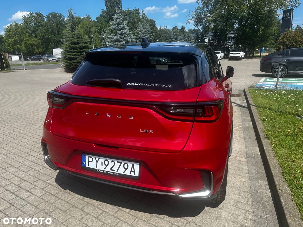 Lexus LBX 1.5 Hybrid Emotion - 2