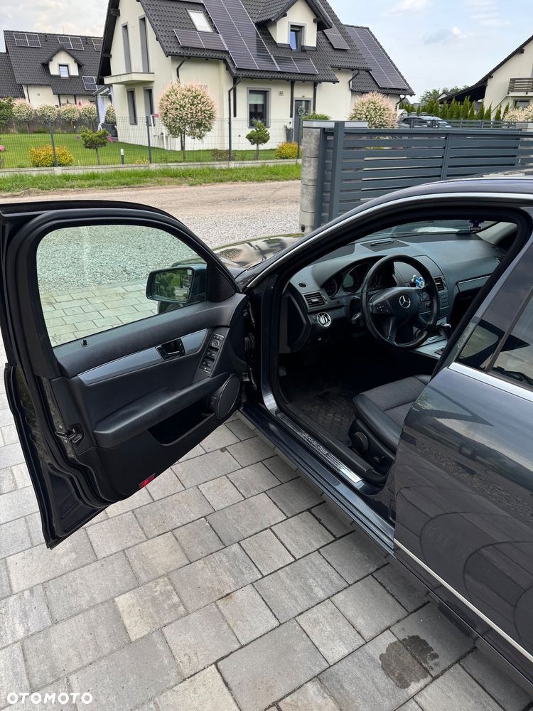 Mercedes-Benz Klasa C 220 CDI BlueEff 4-Matic Avantgarde - 9