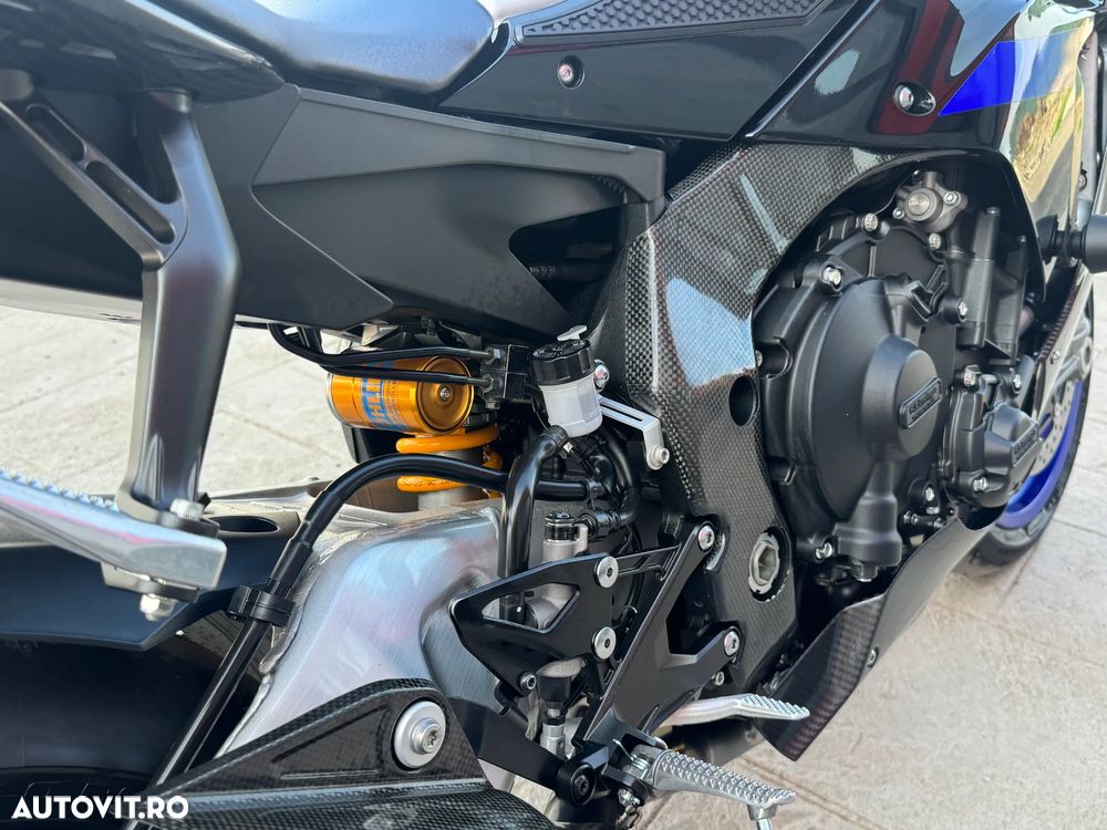 Yamaha YZF 1000 R1-M - 8