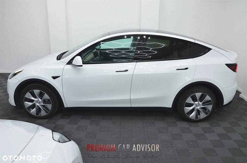 Tesla Model Y Long Range AWD - 4