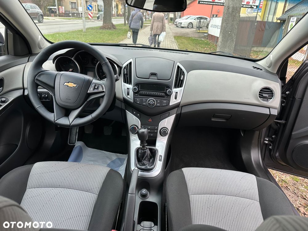 Chevrolet Cruze 1.6 LT - 17