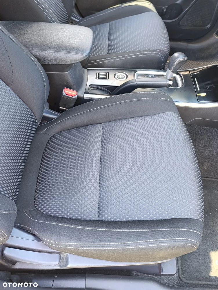 Mitsubishi Outlander 2.4 4WD CVT Instyle - 19