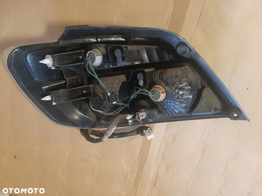 Lampa tył Mitsubishi OUTLANDER I  220-87685 prawa - 2