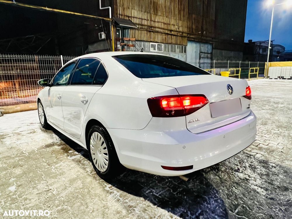 Volkswagen Jetta 2.0 TDI Trendline - 4