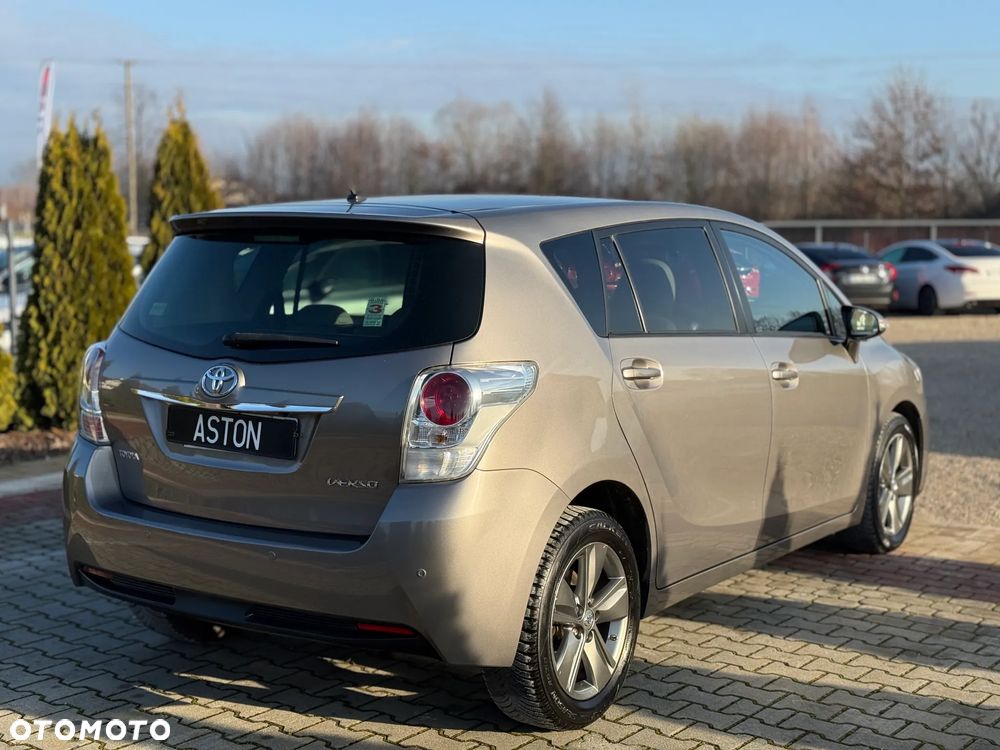 Toyota Verso 1.6 D-4D 5-Sitzer Start/Stop Skyview Edition - 8