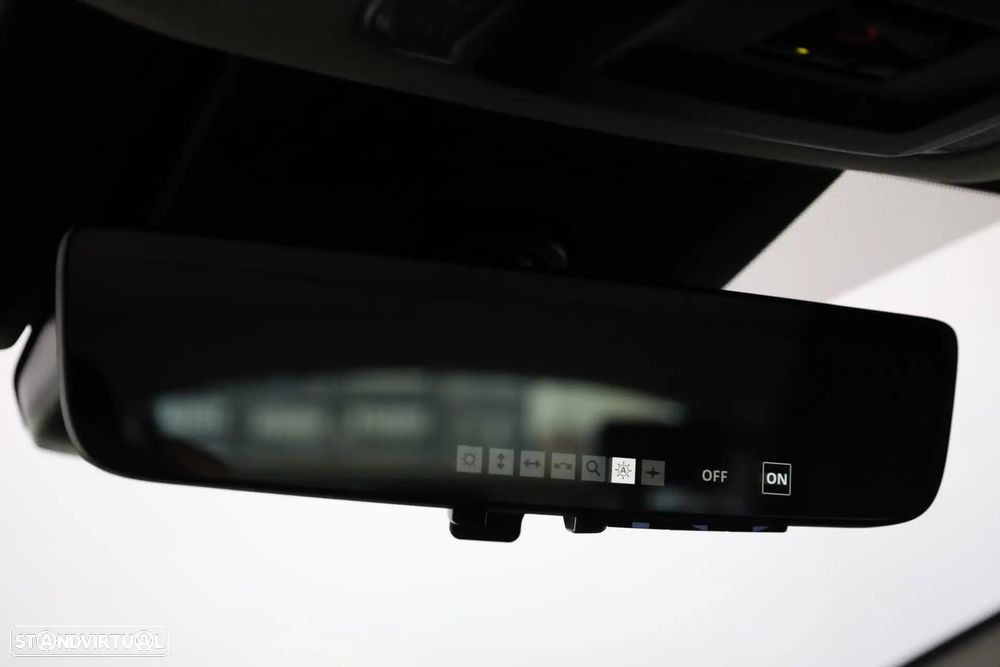 Toyota Prius 2.0 Plug-in Luxury - 48