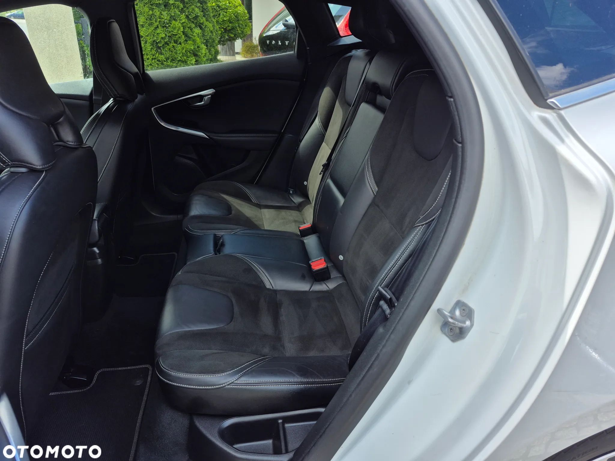 Volvo V40 D2 Drive-E R-Design Momentum - 17