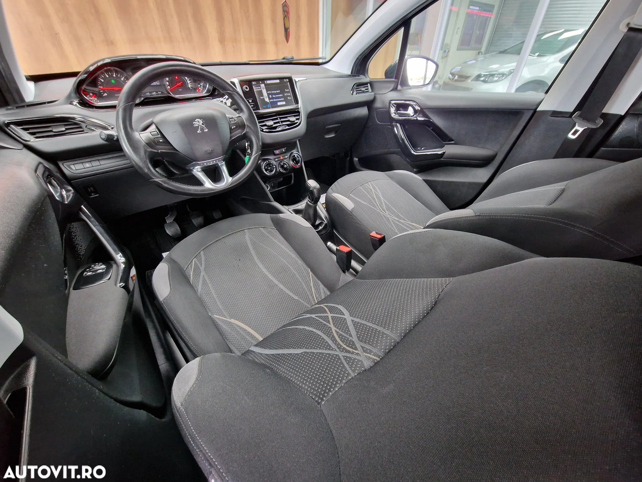 Peugeot 208 1.2 L PureTech Active - 14