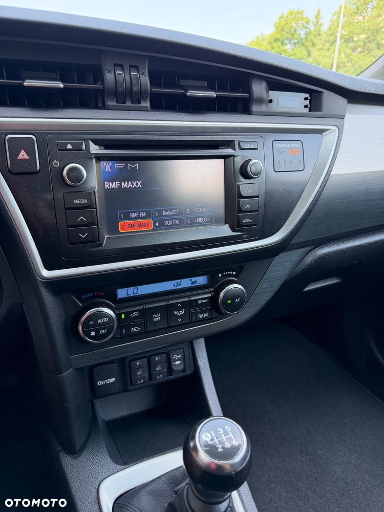 Toyota Auris 1.6 Premium + - 22
